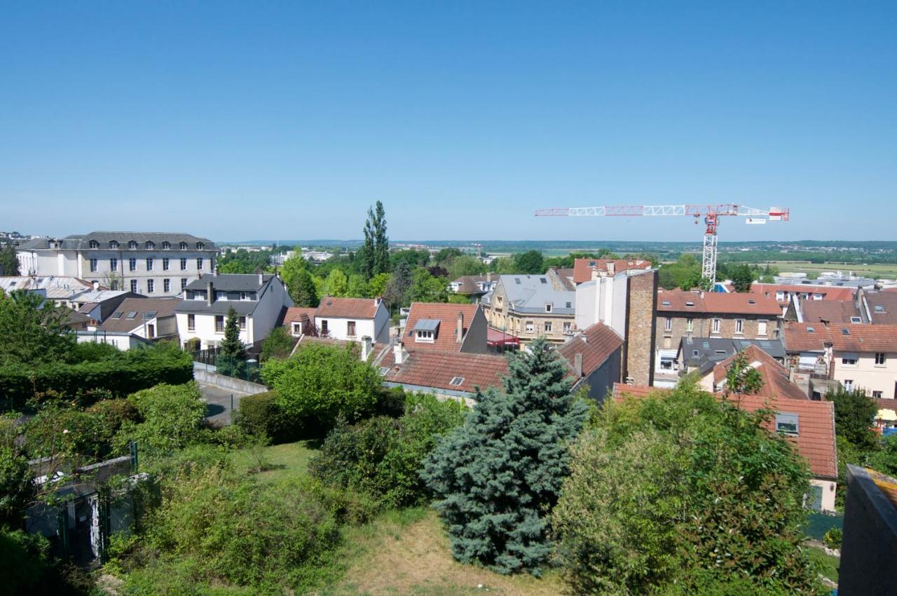 Appart'Hotel Versailles Saint Cyr L'Ecole - Gare Sncf A 100M Et Parking Prive المظهر الخارجي الصورة