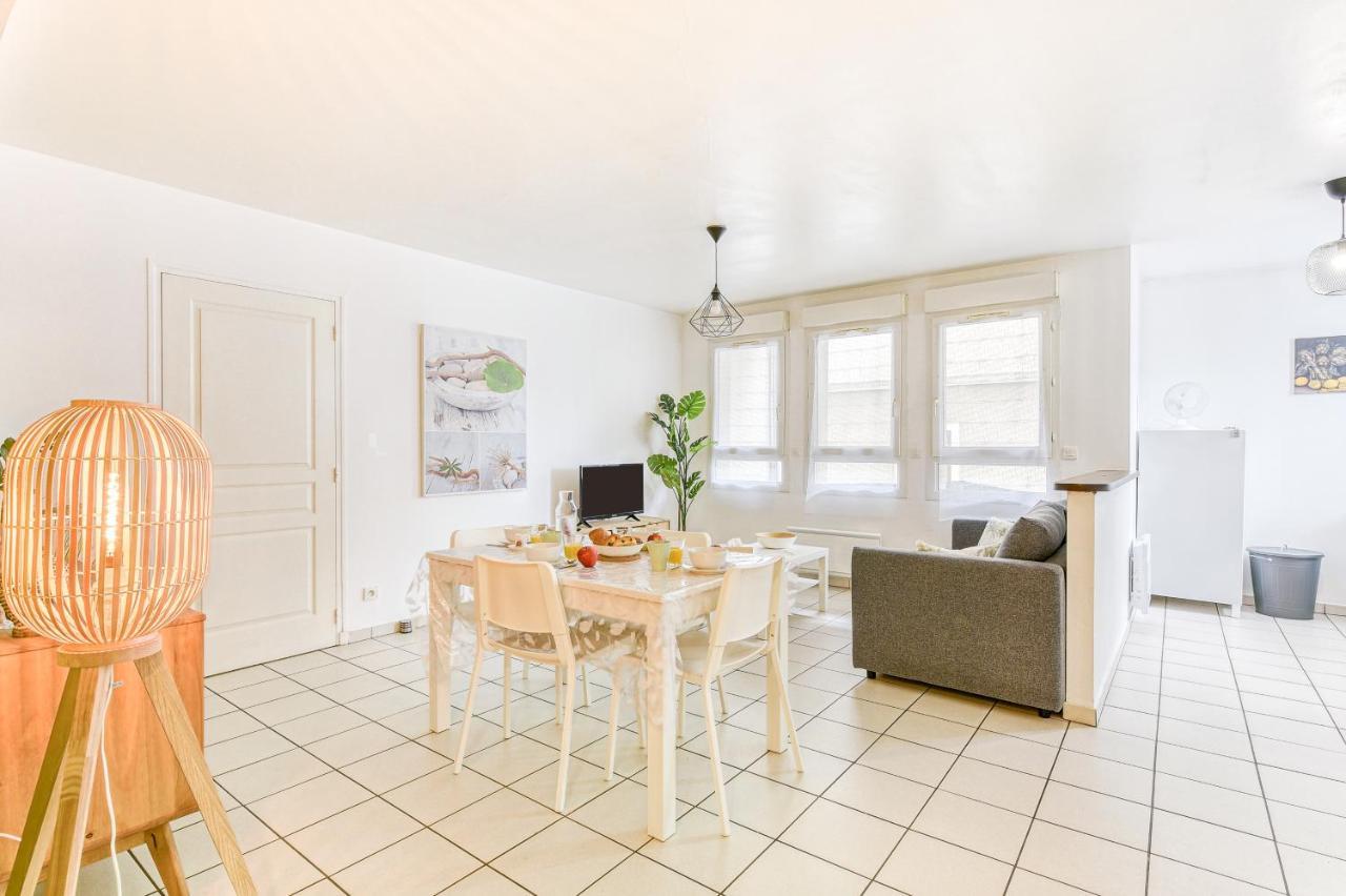 Appart'Hotel Versailles Saint Cyr L'Ecole - Gare Sncf A 100M Et Parking Prive المظهر الخارجي الصورة