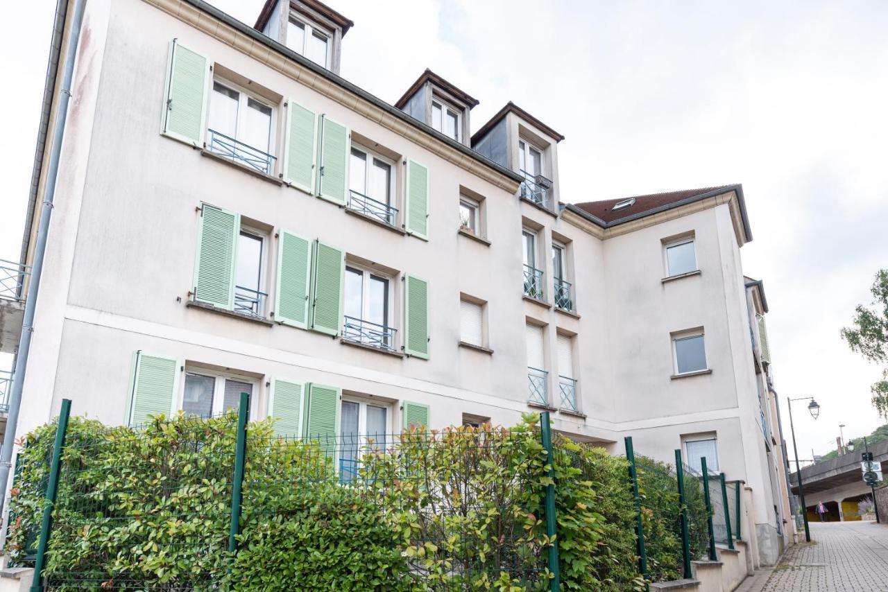 Appart'Hotel Versailles Saint Cyr L'Ecole - Gare Sncf A 100M Et Parking Prive المظهر الخارجي الصورة