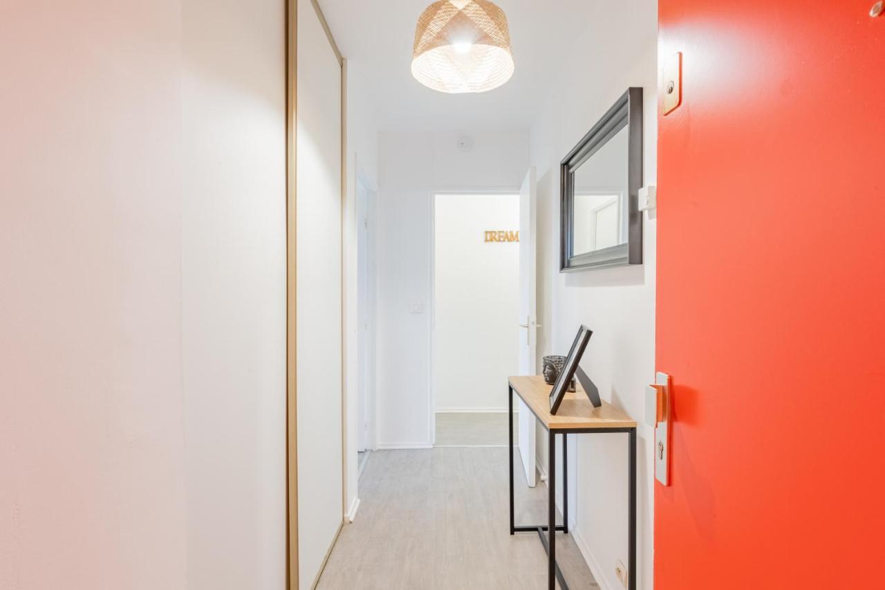 Appart'Hotel Versailles Saint Cyr L'Ecole - Gare Sncf A 100M Et Parking Prive المظهر الخارجي الصورة