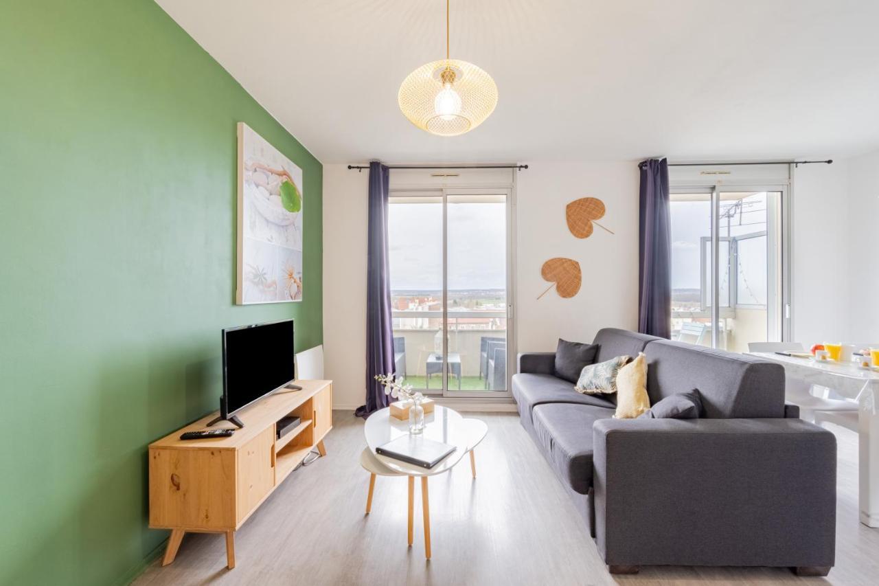 Appart'Hotel Versailles Saint Cyr L'Ecole - Gare Sncf A 100M Et Parking Prive المظهر الخارجي الصورة